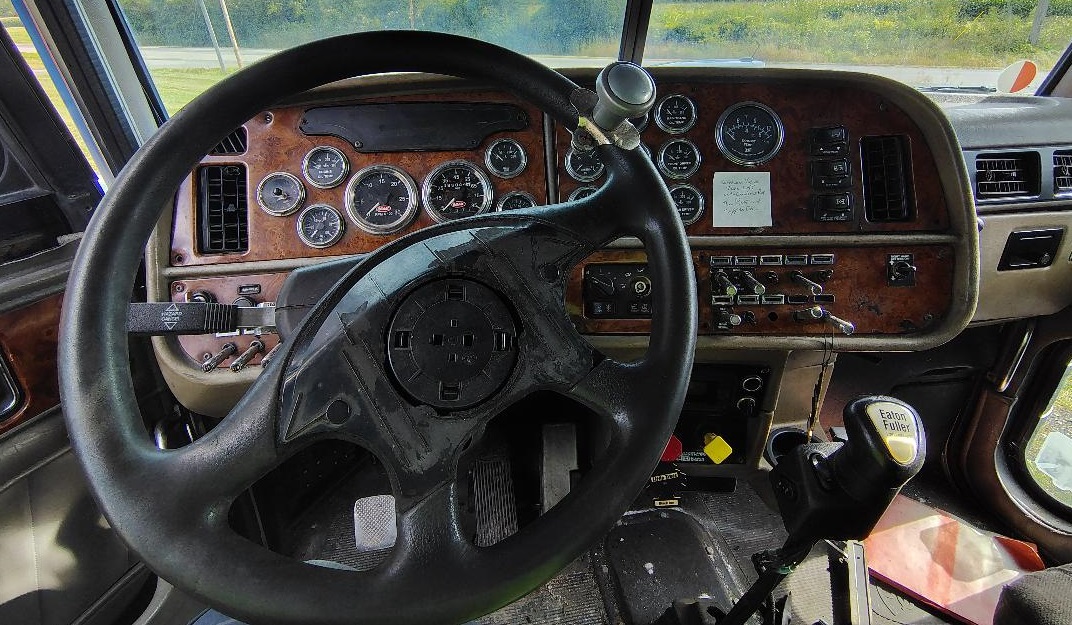 2002 PETERBILT 379 - Image 22